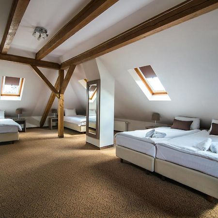 Hotel Bialy Domek Wałcz Esterno foto