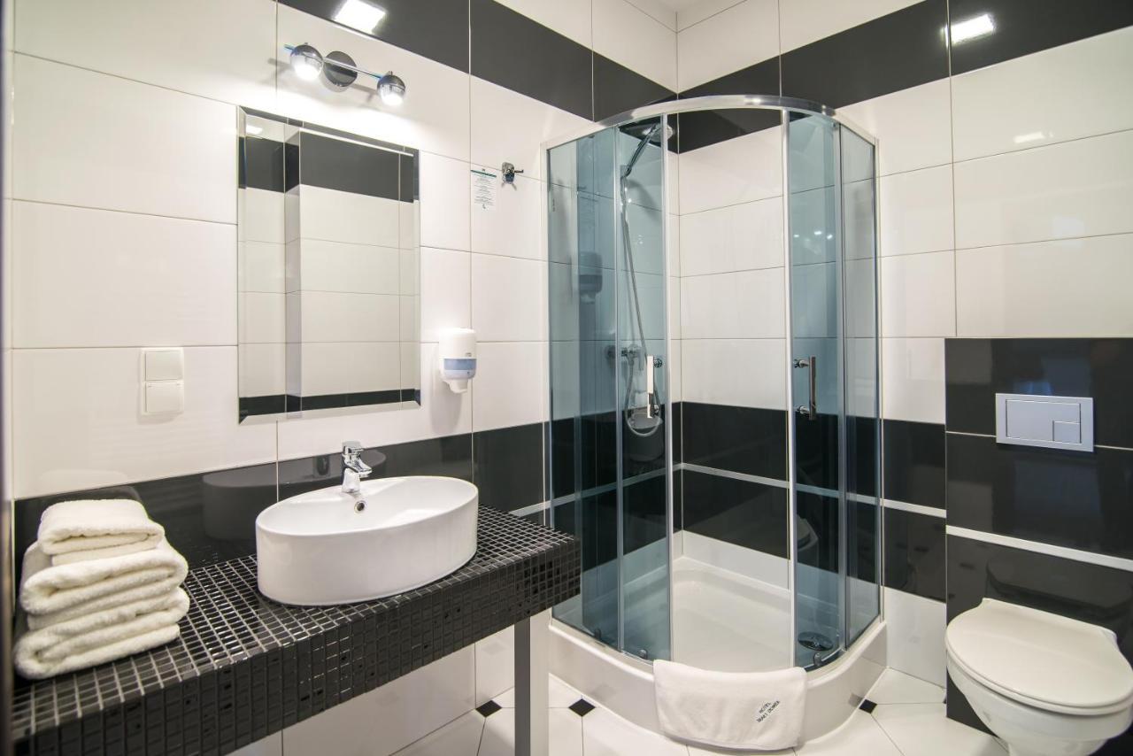 Hotel Bialy Domek Wałcz Esterno foto