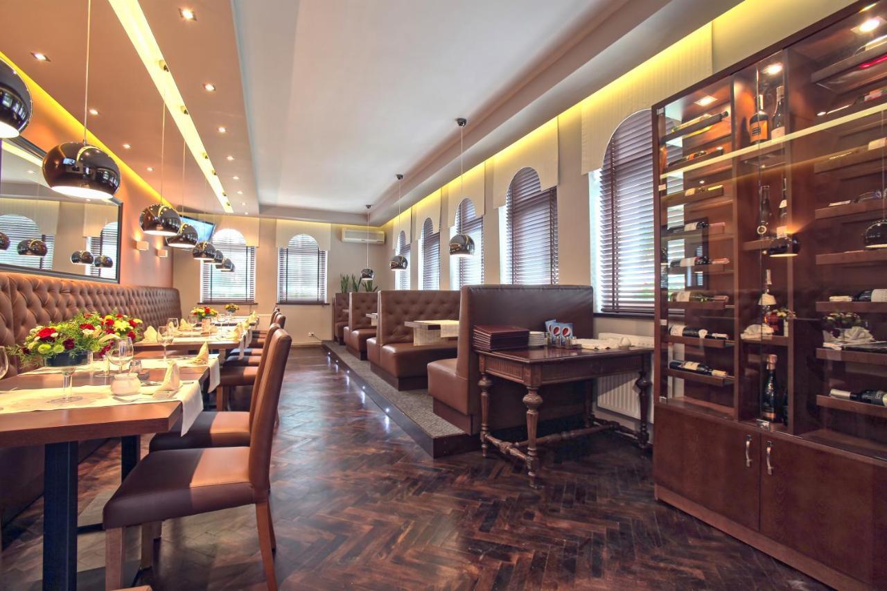 Hotel Bialy Domek Wałcz Esterno foto