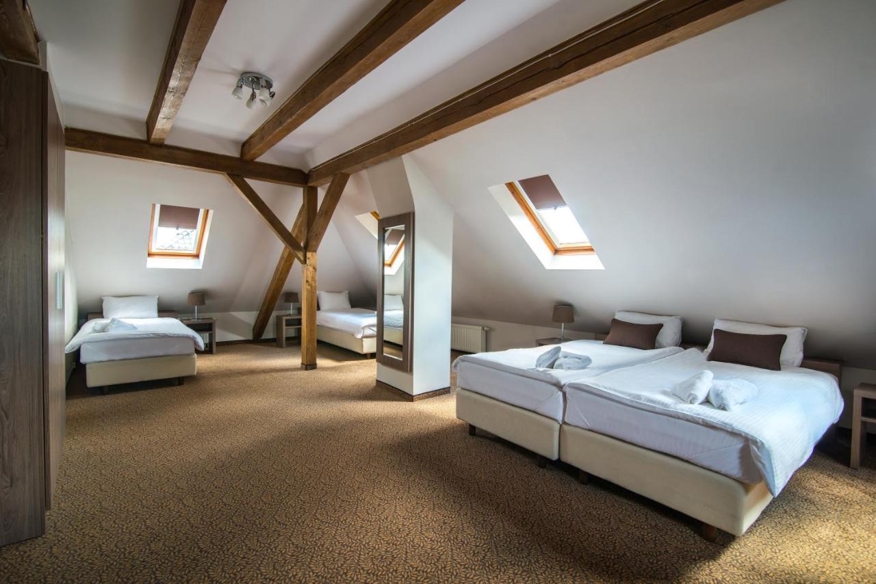 Hotel Bialy Domek Wałcz Esterno foto