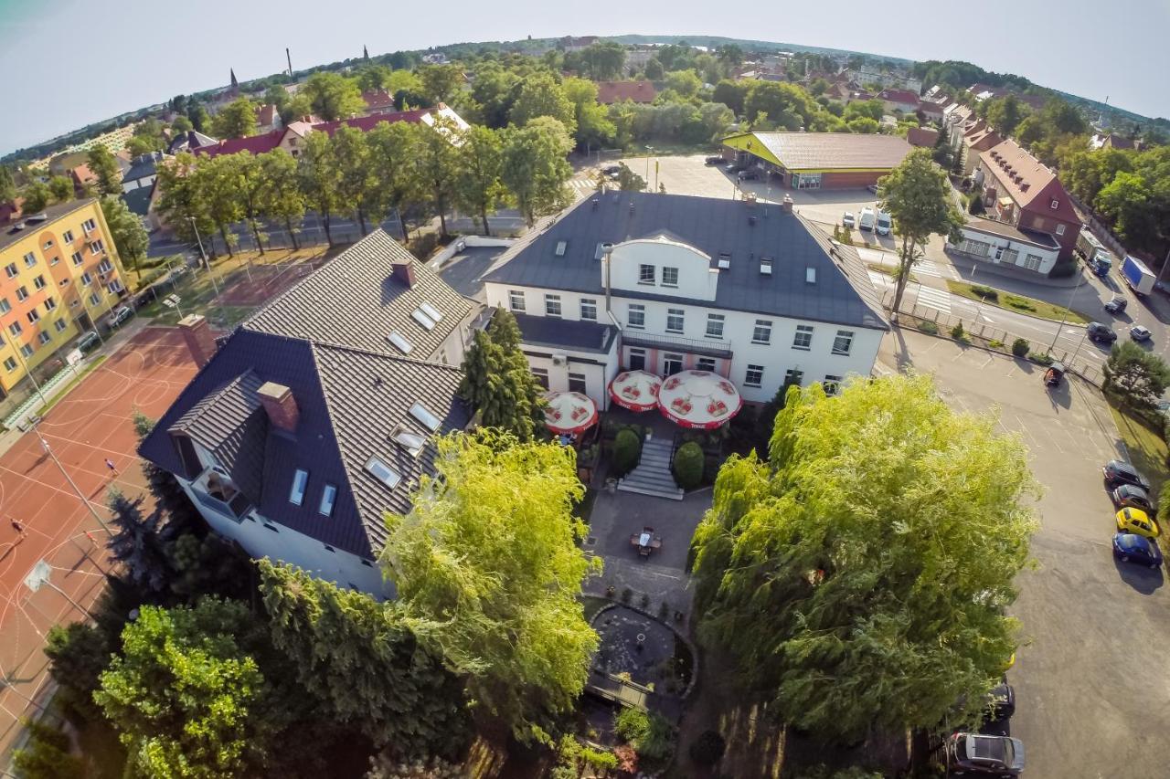 Hotel Bialy Domek Wałcz Esterno foto