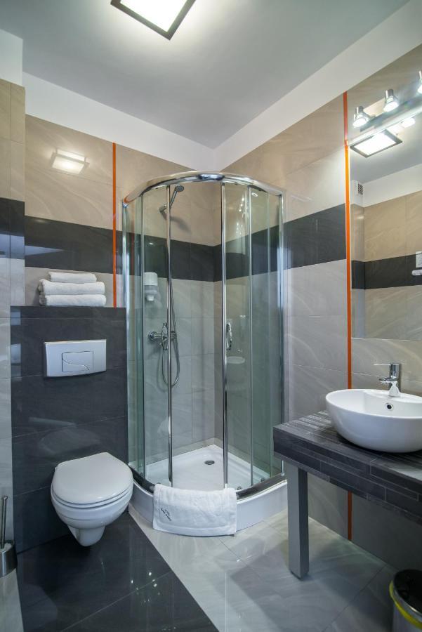 Hotel Bialy Domek Wałcz Esterno foto