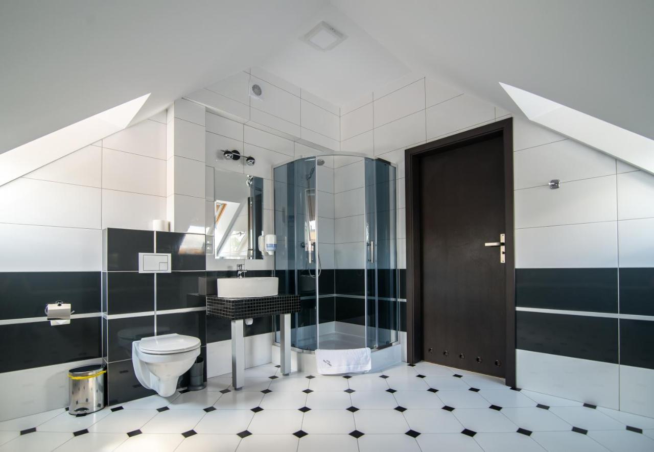 Hotel Bialy Domek Wałcz Esterno foto