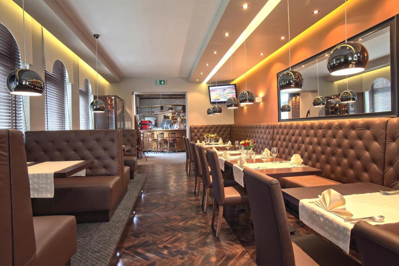 Hotel Bialy Domek Wałcz Esterno foto