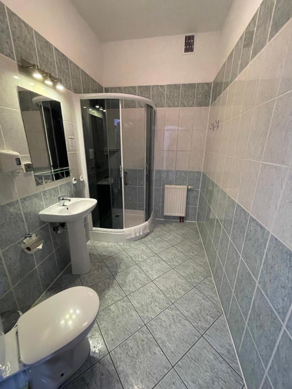 Hotel Bialy Domek Wałcz Esterno foto